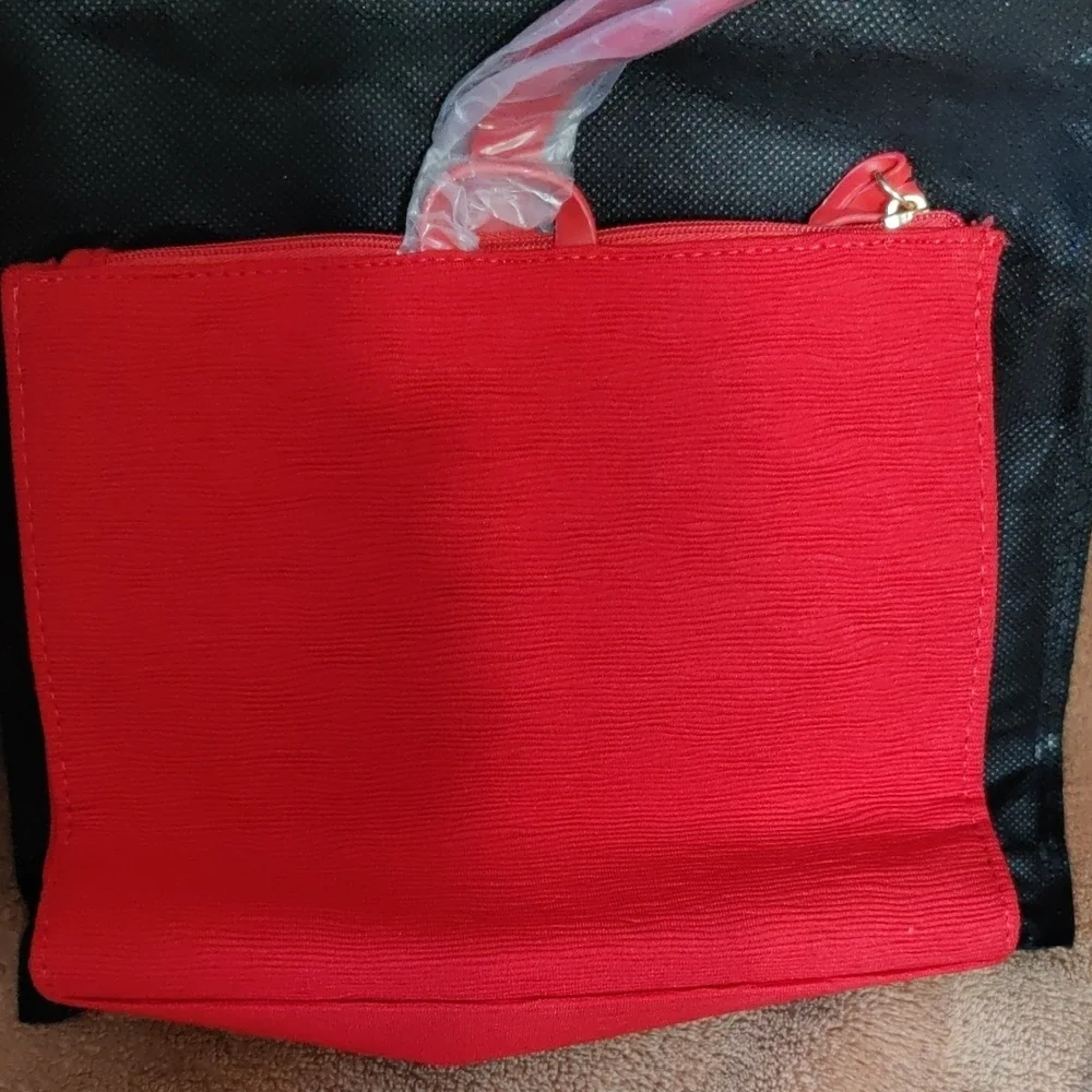 Giorgio Armani Red and Black Beauty Set 7inDx7.5inD - Picture 7 of 16